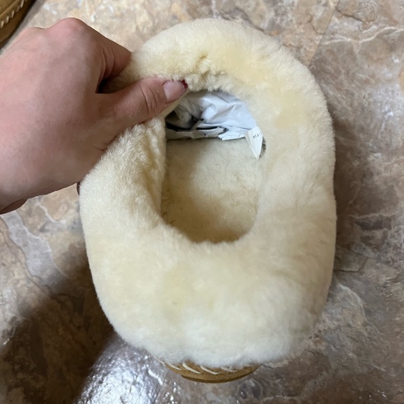 BRAND NEW (NWT)- trendy L.L.Bean Women’s suede slippers wool lining, size 10 - Picture 2 of 11